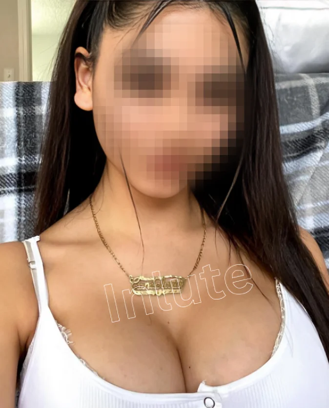 Riya, I want to seduce you with my erotic movements in bed